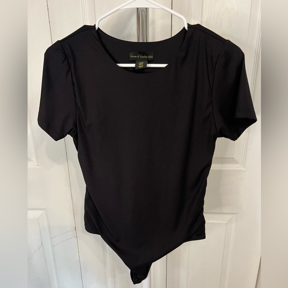 House of Harlow 1960 M Black Ribbed Short Sleeve Bodysuit Medium Revolve